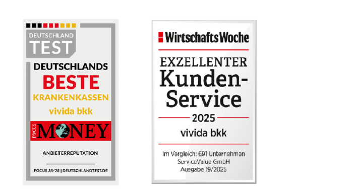 Zwei Plaketten: auf der einen steht "Deutschlands Beste Krankenkassen vivida bkk" von Focus Money, auf der anderen "Exzellenter Kunden-Service 2025 vivida bkk" von der WirtschaftsWoche. Beide sind mit schwarzem und rotem Text auf weißem Hintergrund versehen.